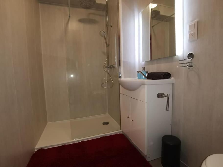 Ferienwohnung N1 F2 40M2 Avec Petit Jardin Hérouville-Saint-Clair Exterior foto