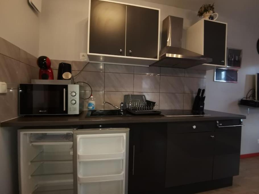 Ferienwohnung N1 F2 40M2 Avec Petit Jardin Hérouville-Saint-Clair Exterior foto